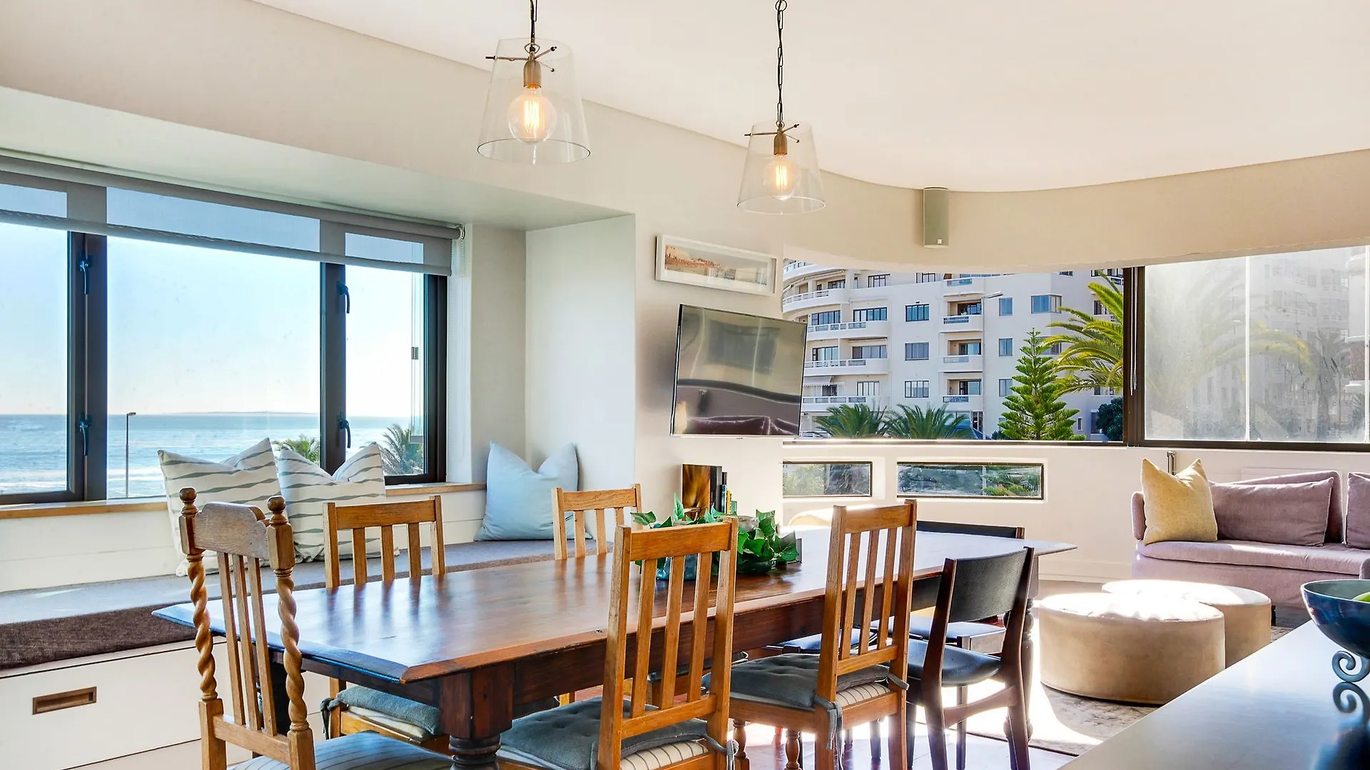 Backup Powered Sea View Apartment On The Promenade Cape Town