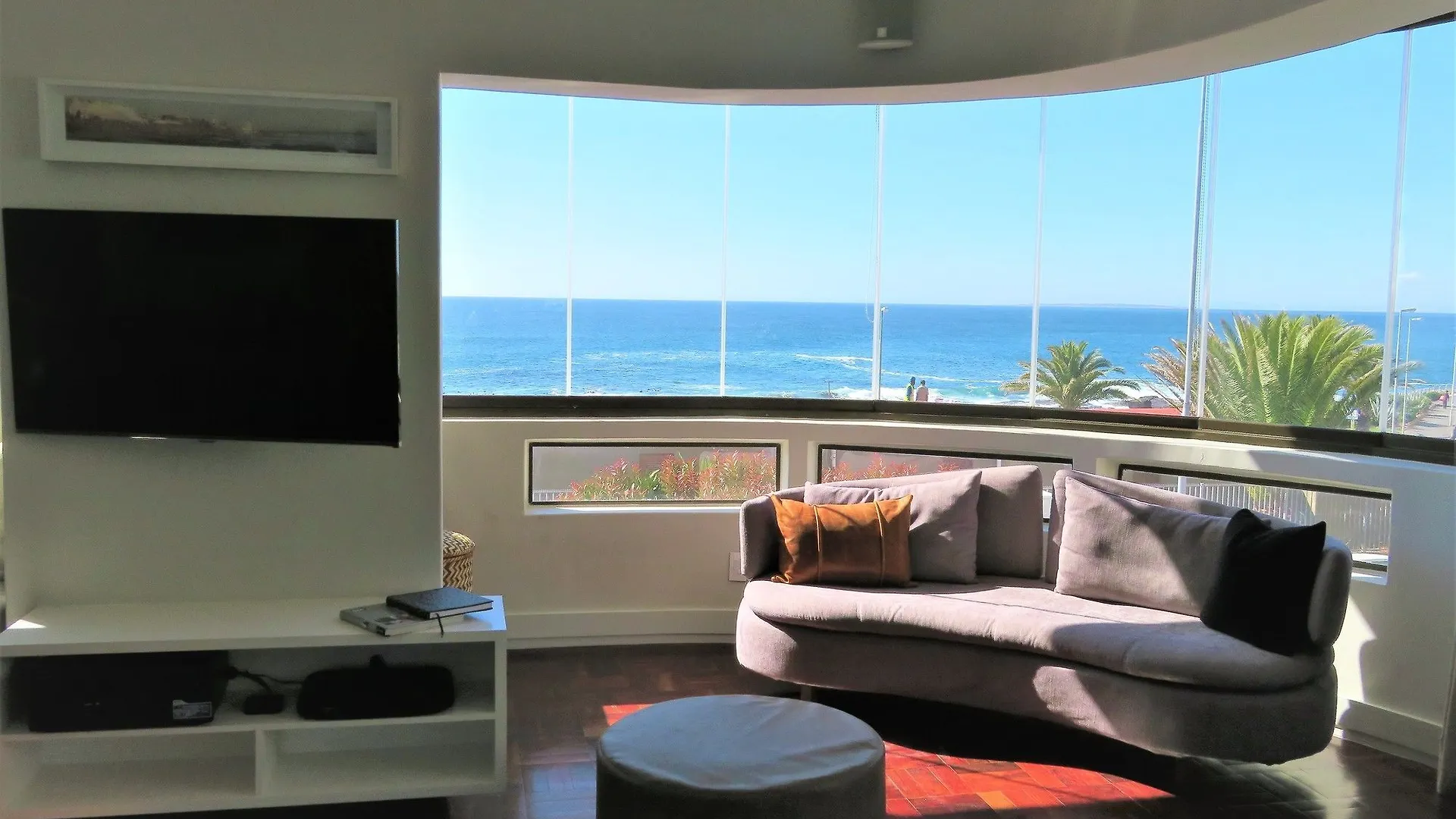 Backup Powered Sea View Apartment On The Promenade Cape Town